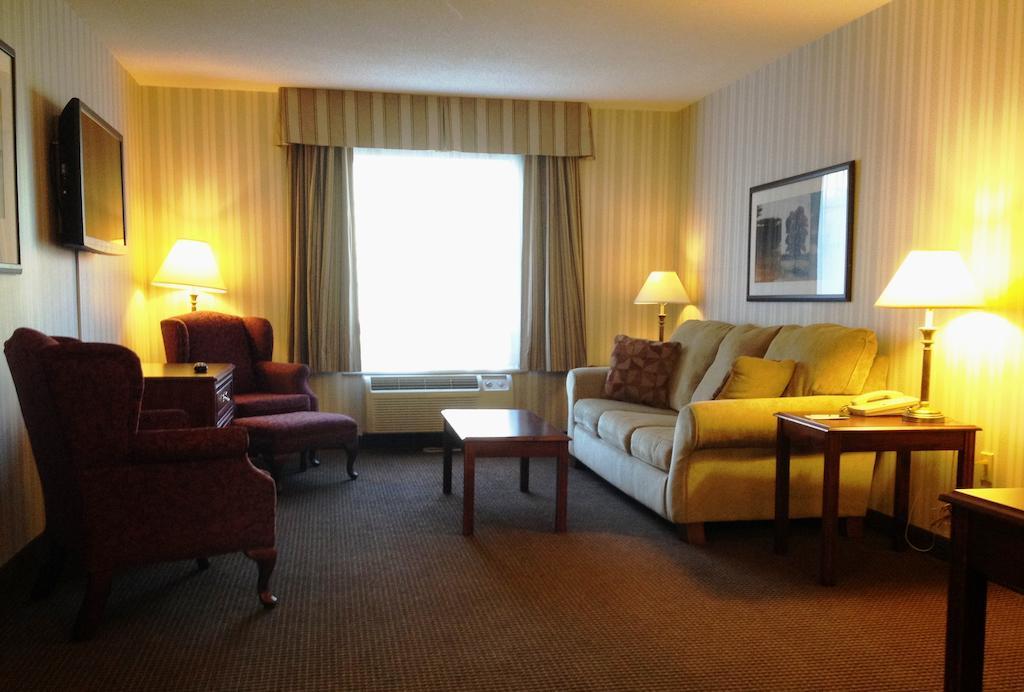 Quality Hotel & Suites Woodstock Exterior foto