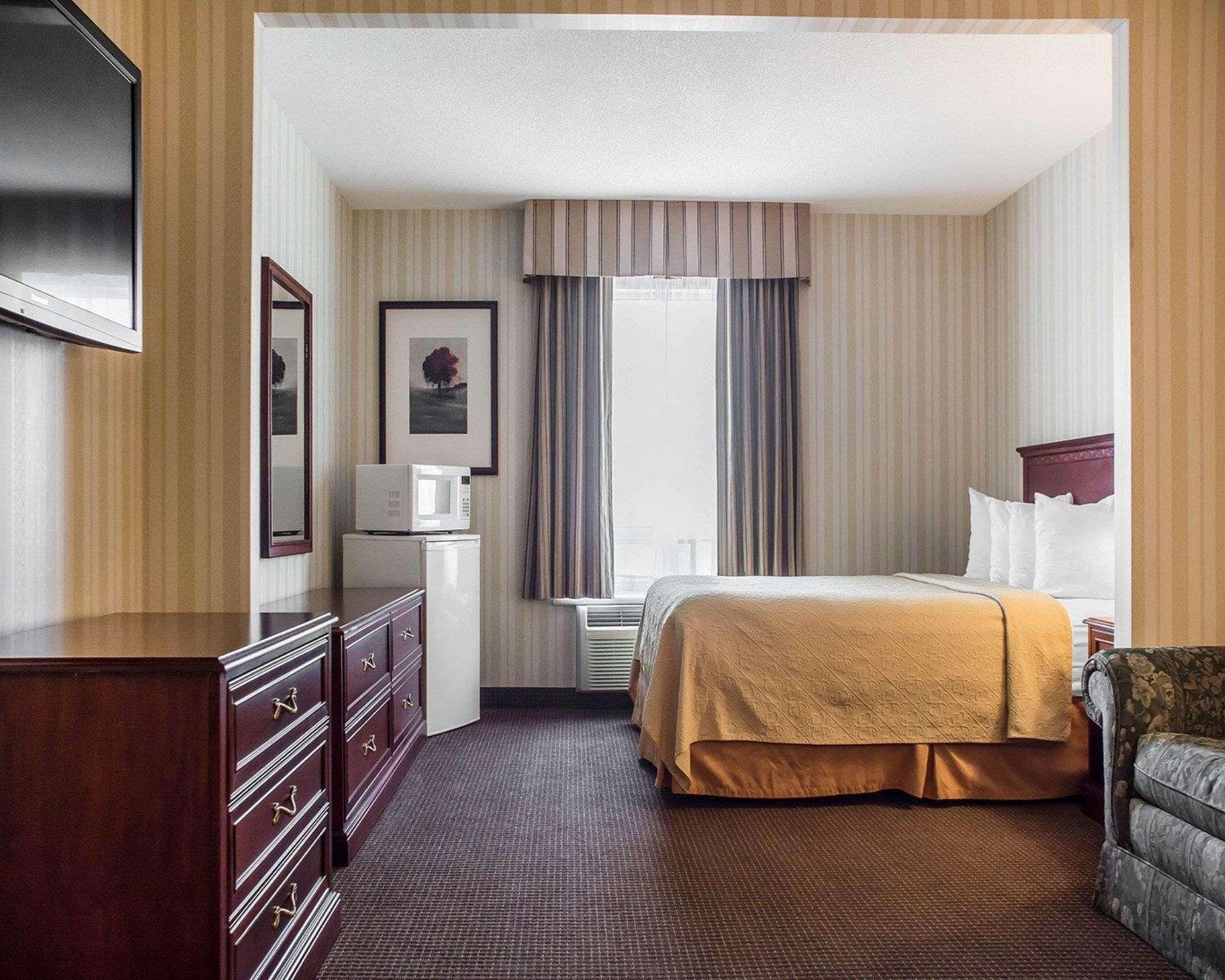 Quality Hotel & Suites Woodstock Exterior foto
