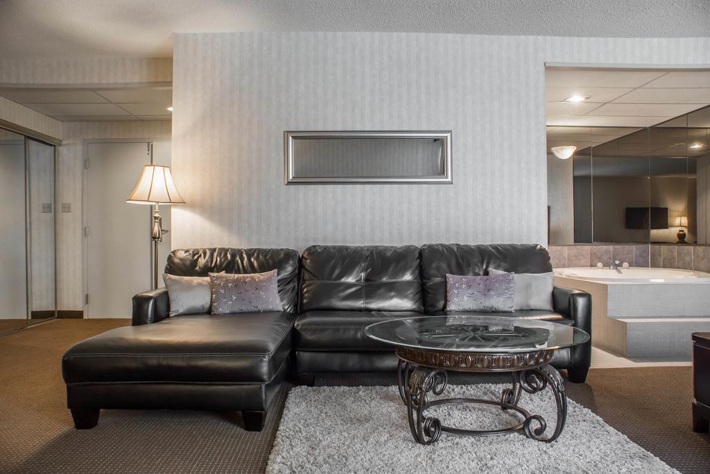 Quality Hotel & Suites Woodstock Exterior foto