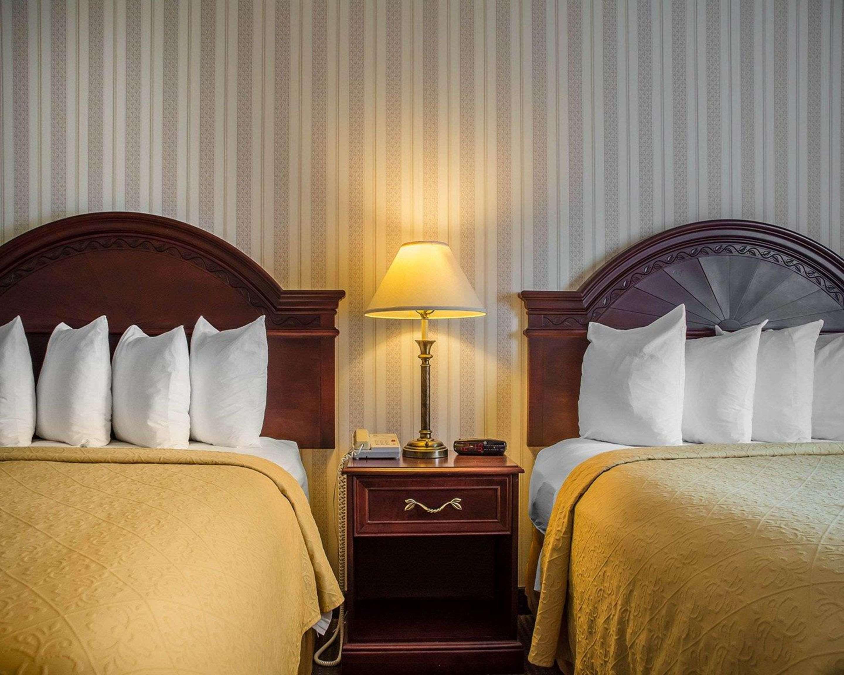 Quality Hotel & Suites Woodstock Exterior foto