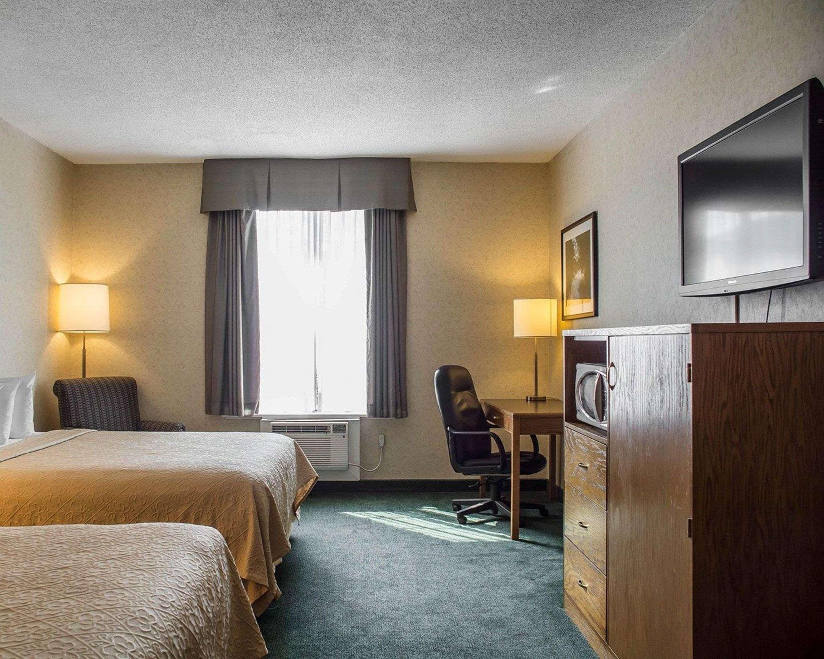 Quality Hotel & Suites Woodstock Exterior foto
