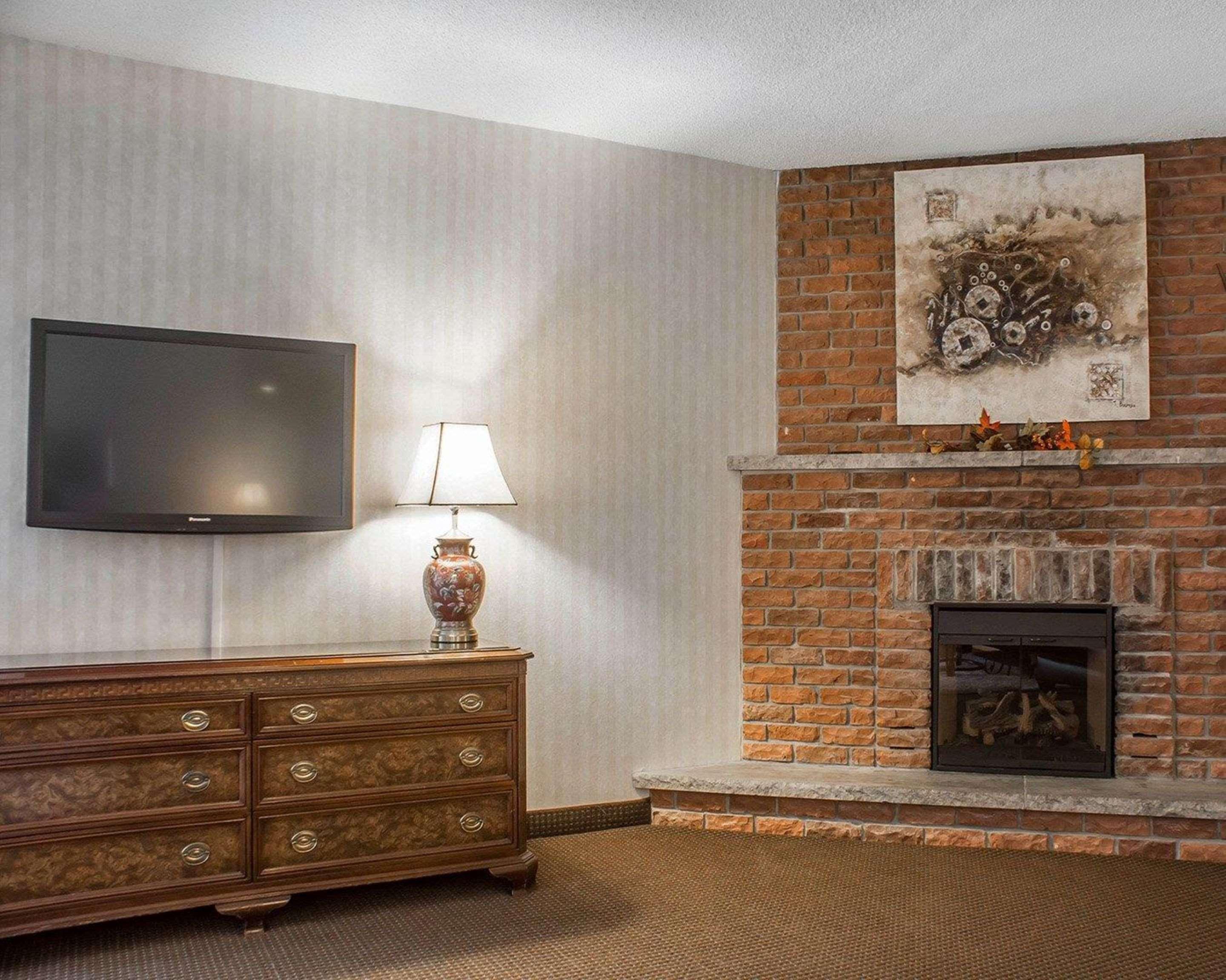 Quality Hotel & Suites Woodstock Exterior foto