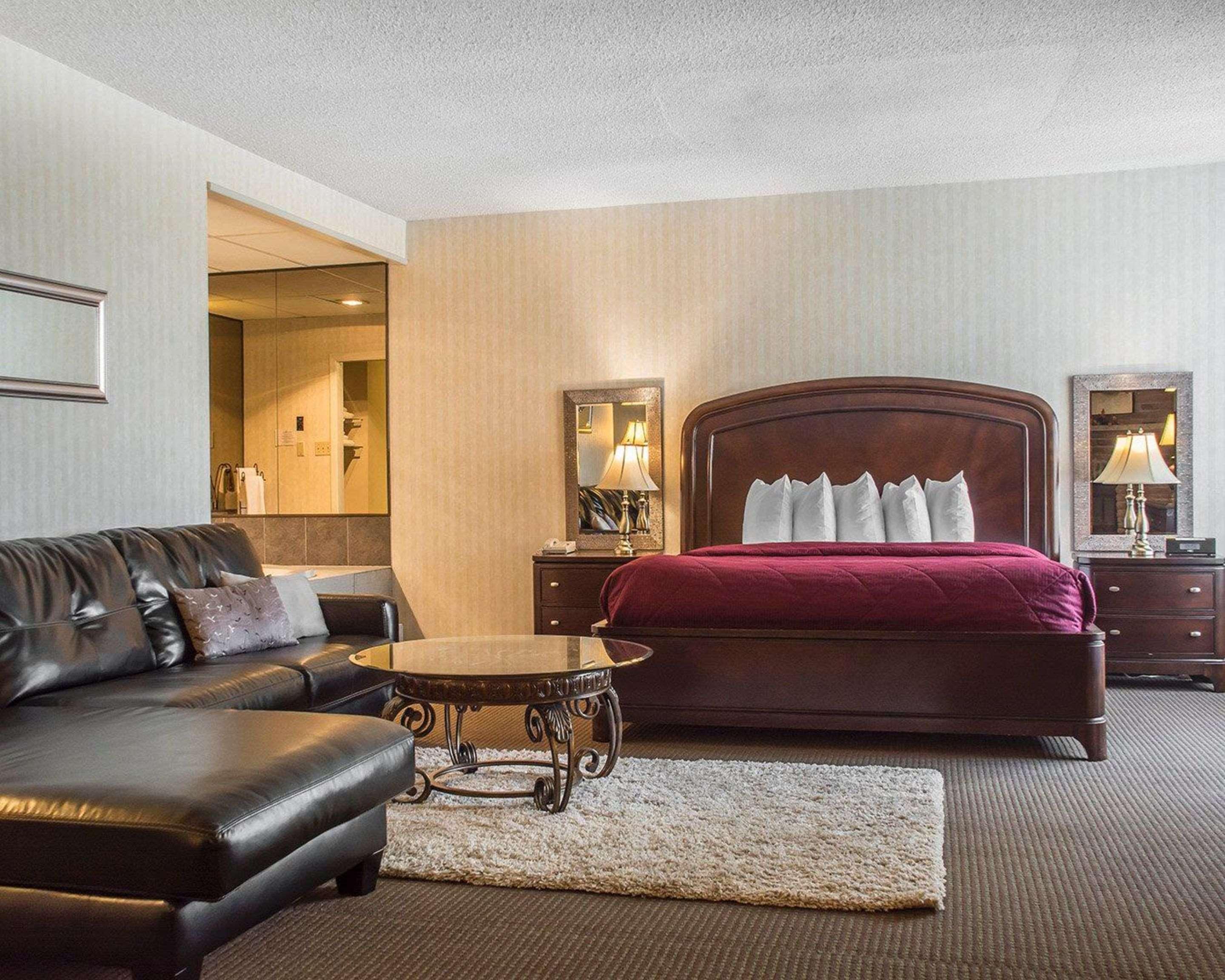 Quality Hotel & Suites Woodstock Exterior foto
