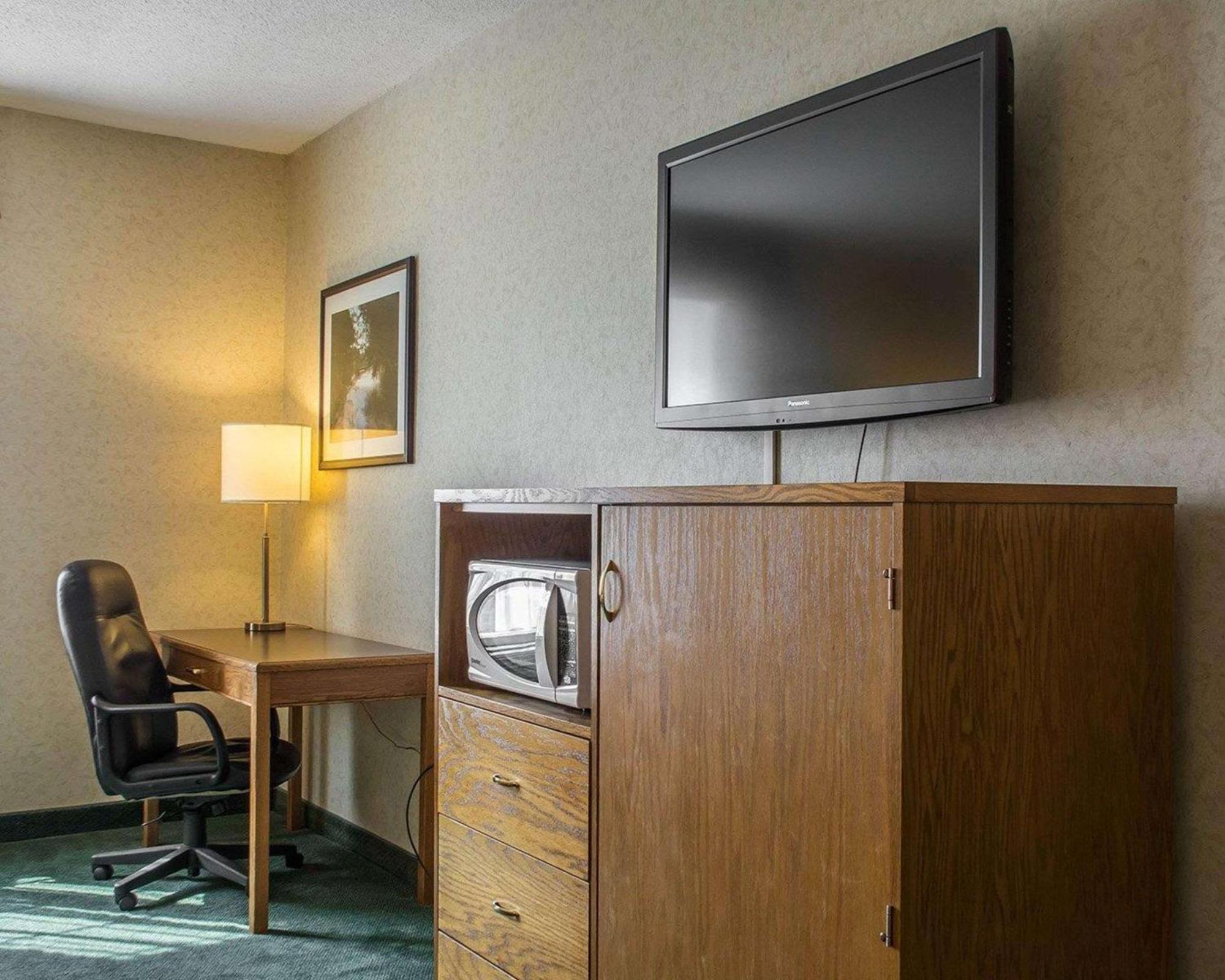 Quality Hotel & Suites Woodstock Exterior foto
